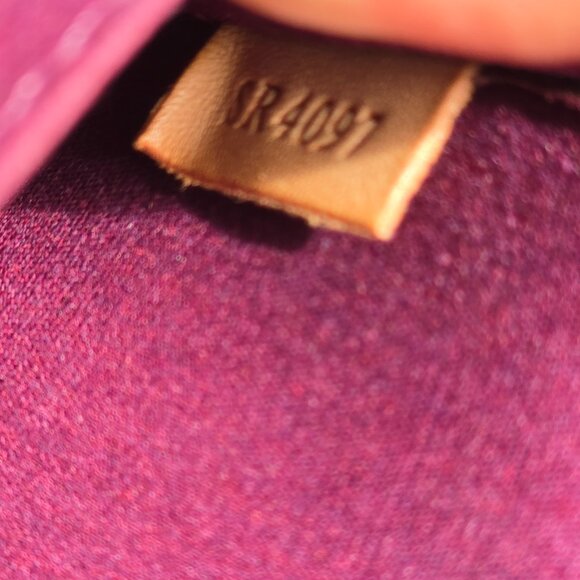 Louis Vuitton Roxbury Drive Vernis Amarante - Picture 9 of 12